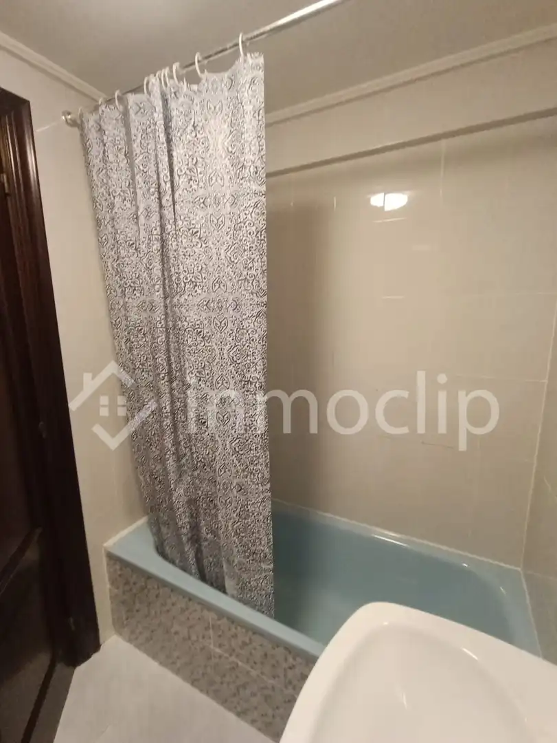 Bathroom of Flat for share in Salamanca  with Heating and Furnished