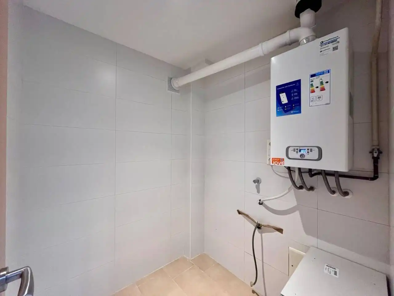Baño de Piso de alquiler en Torrelavit con Aire acondicionado, Calefacción y Terraza