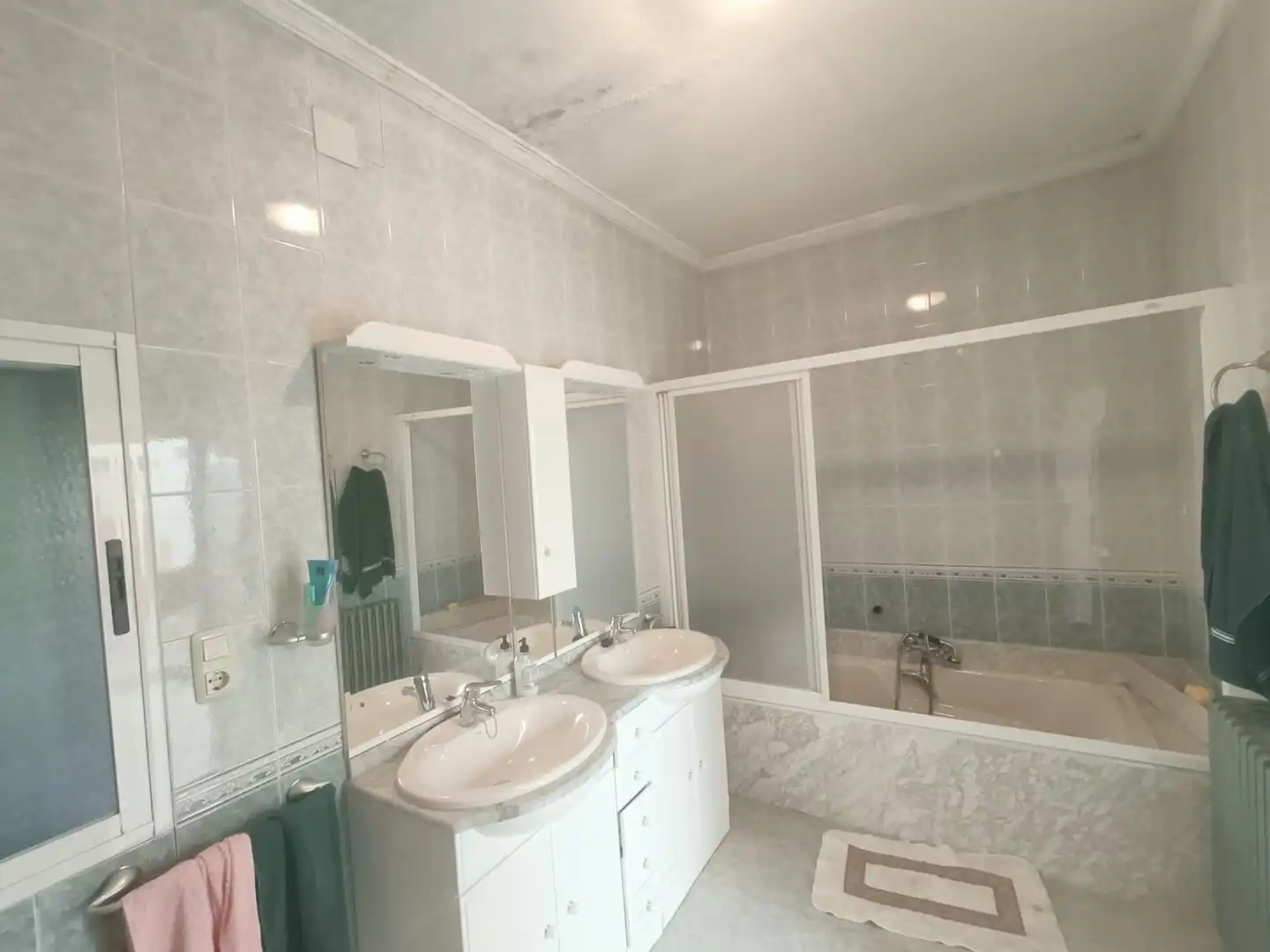 Baño de Casa adosada en venta en Villarta de San Juan con Calefacción, Terraza y Balcón