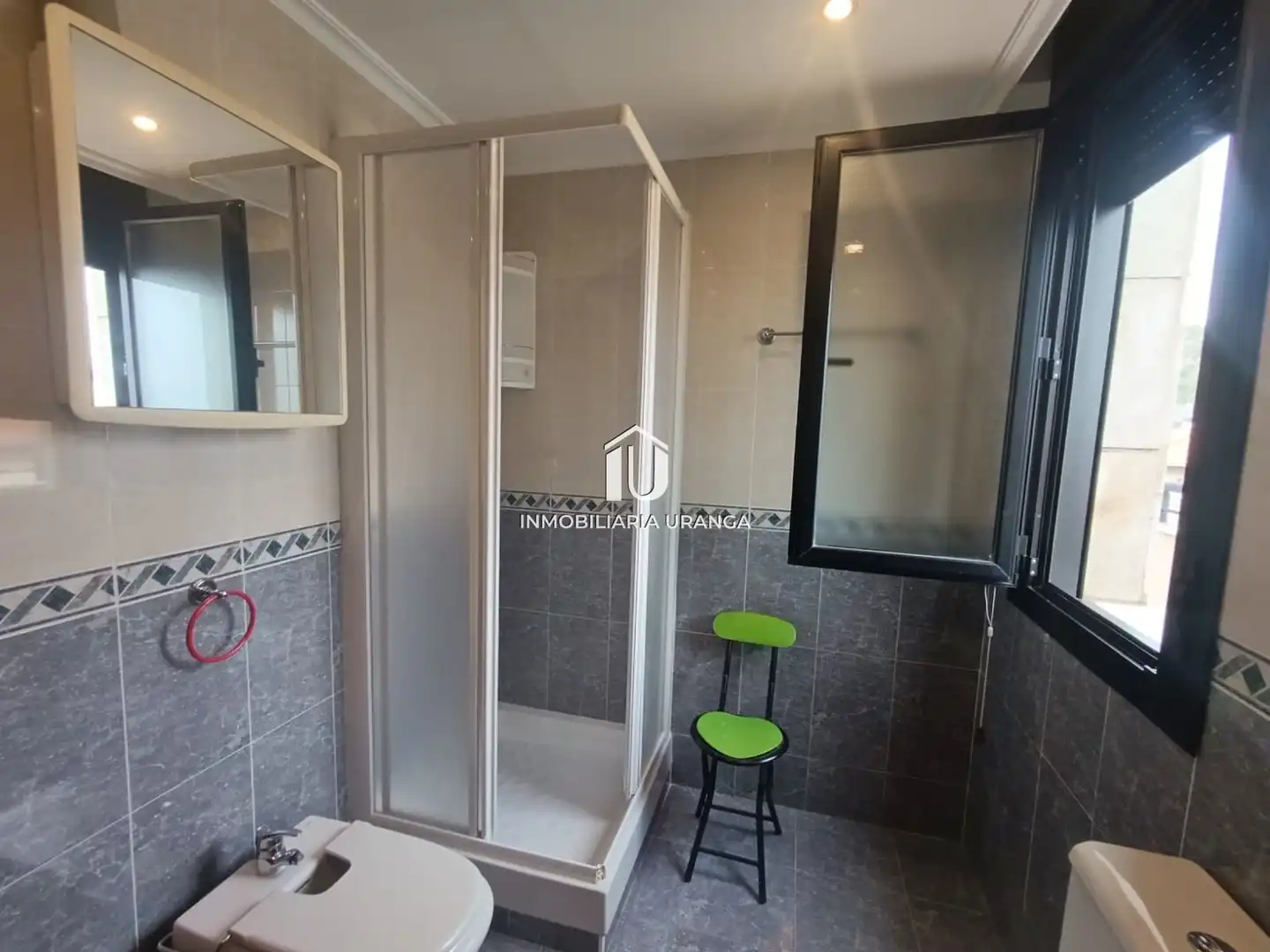 Baño de Piso en venta en Castro-Urdiales con Calefacción, Terraza y Piscina comunitaria