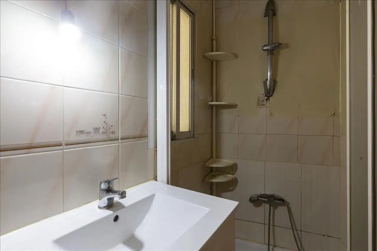 Bany de Planta baixa en venda en Madrid amb Terrassa