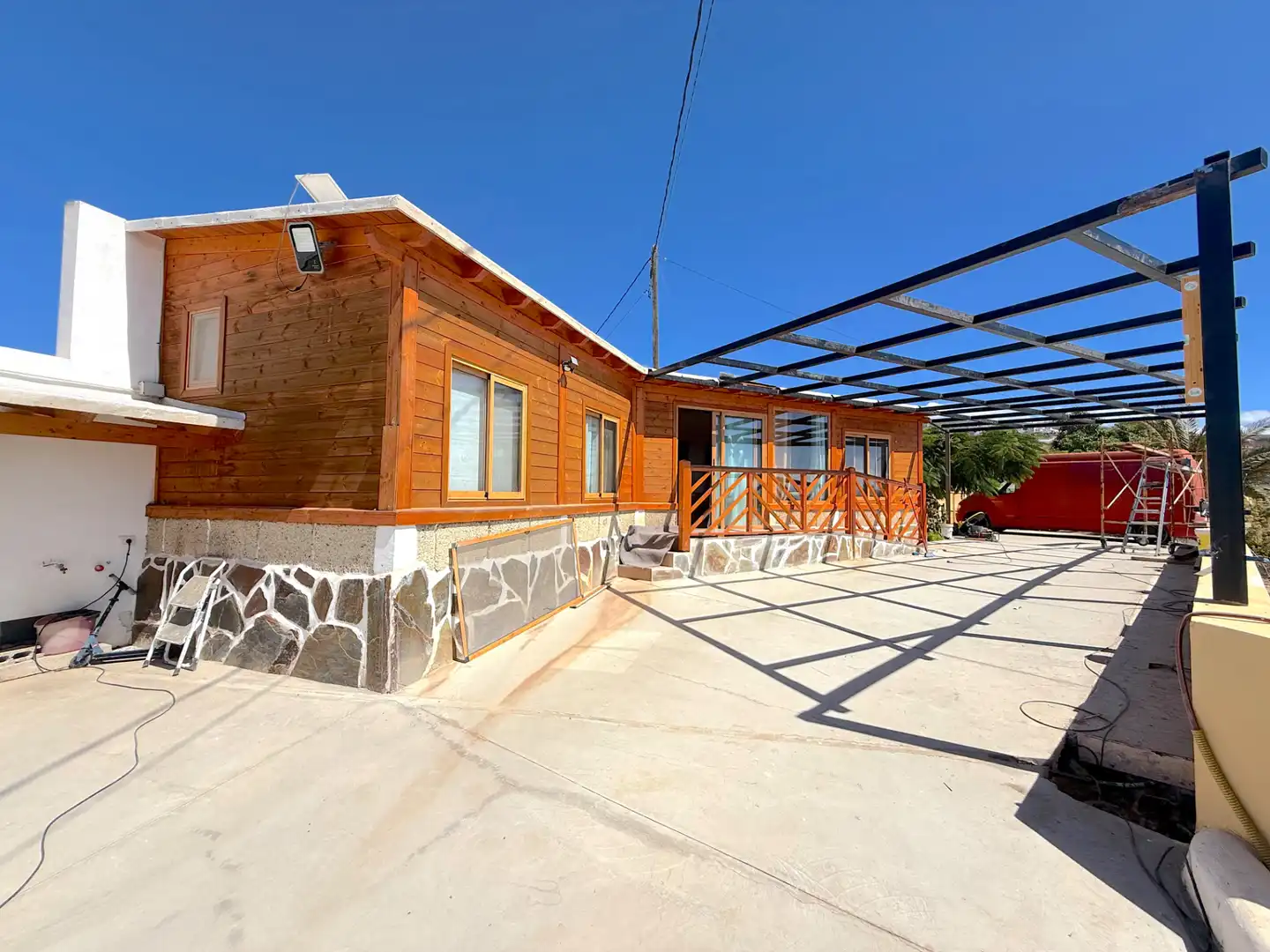 Vista exterior de Casa o xalet en venda en Adeje amb Aire condicionat, Jardí privat i Terrassa