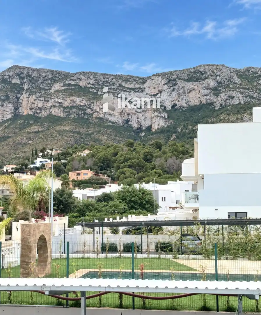 Àtic amb piscina en venda a El Montgó