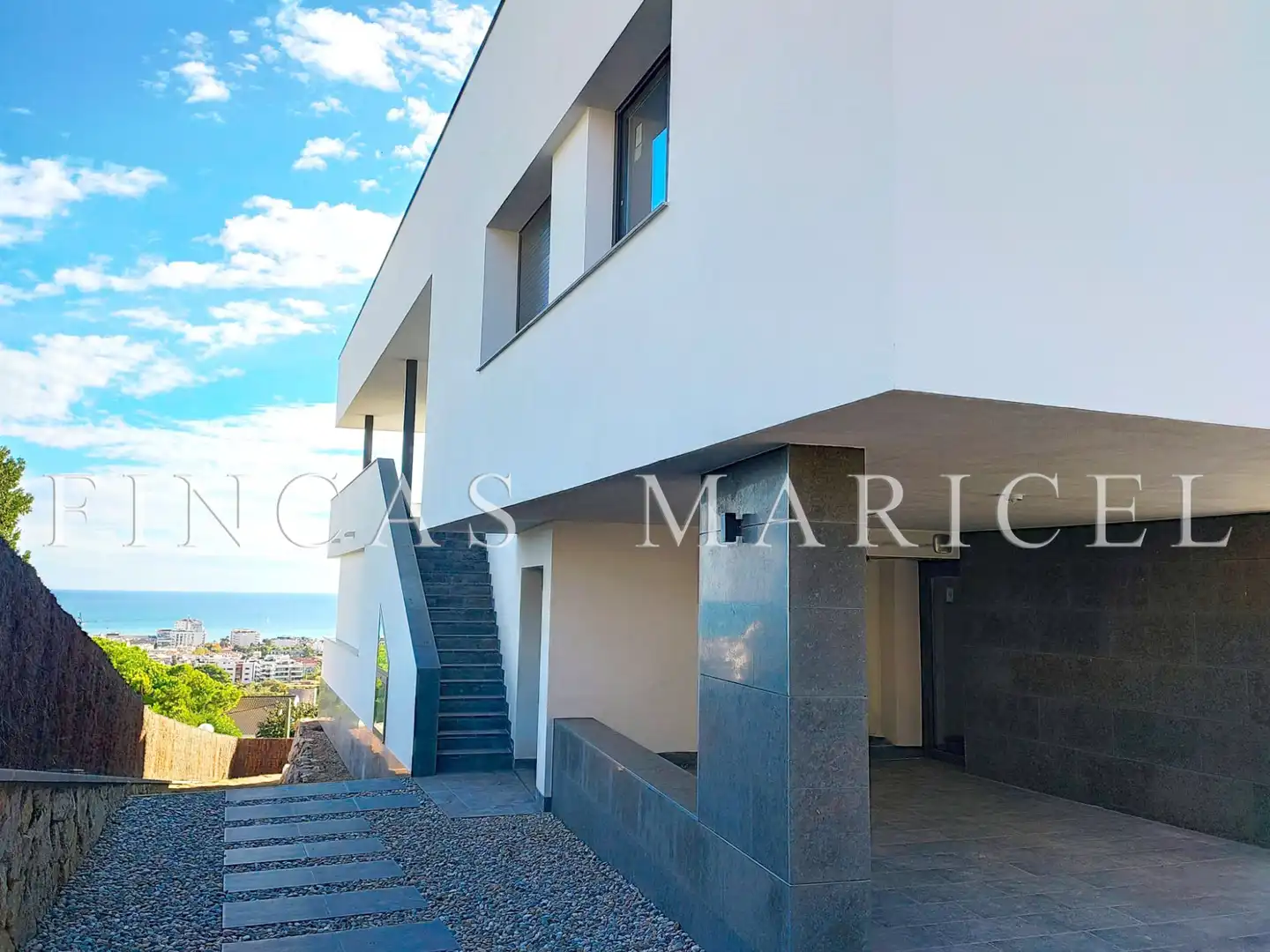 Außenansicht von Haus oder Chalet zum Verkauf in Sitges mit Klimaanlage, Heizung und Privatgarten