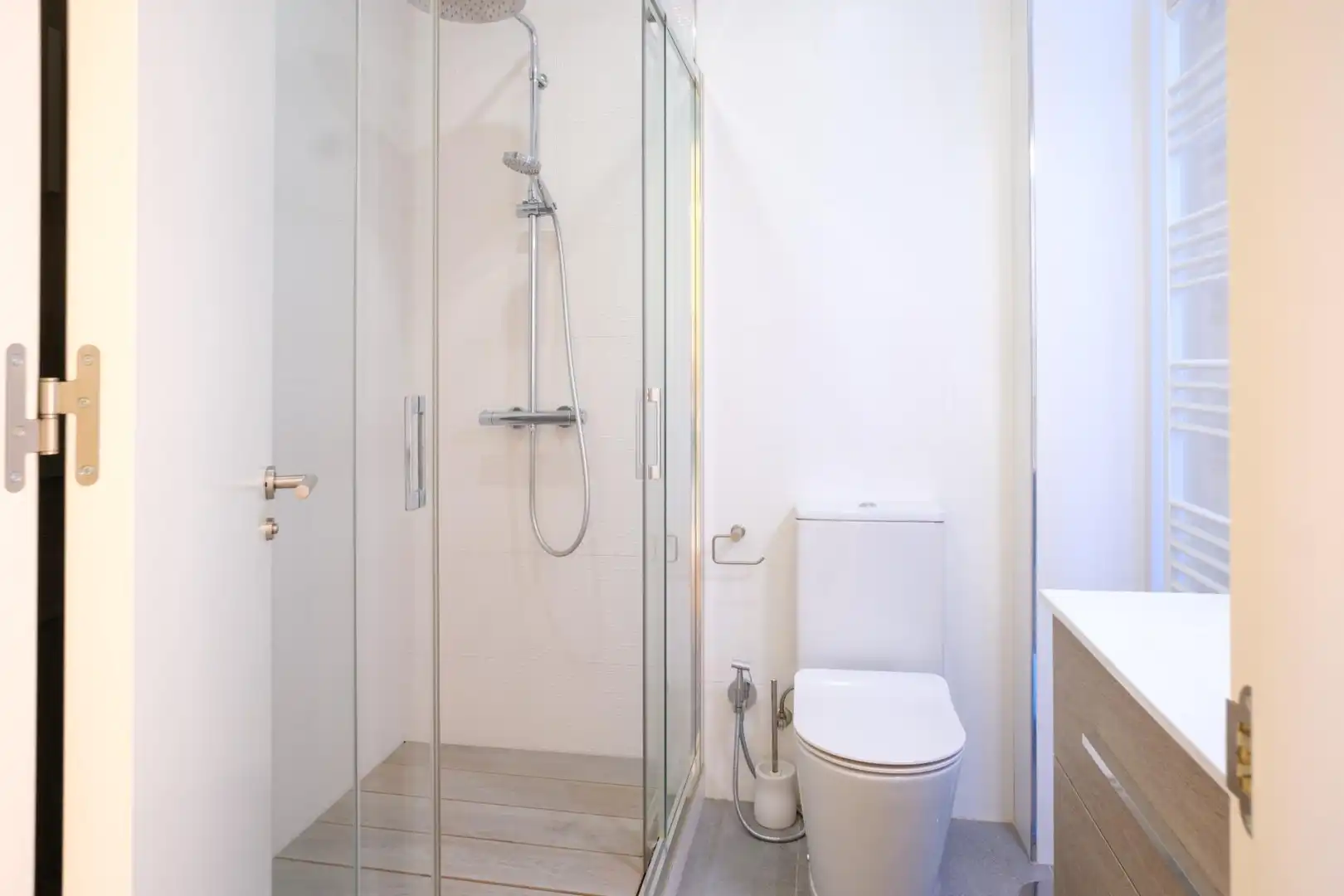 Bathroom of Flat for sale in Sevilla  with Air Conditioner, Heating and Terrace