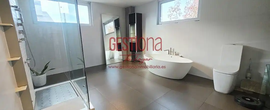 Bathroom of Houses for sale in Santa Cruz de Bezana  with Private garden, Terrace and Furnished