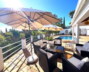 Terrace of House or chalet for sale in Estepona  with Air Conditioner, Heating and Private garden