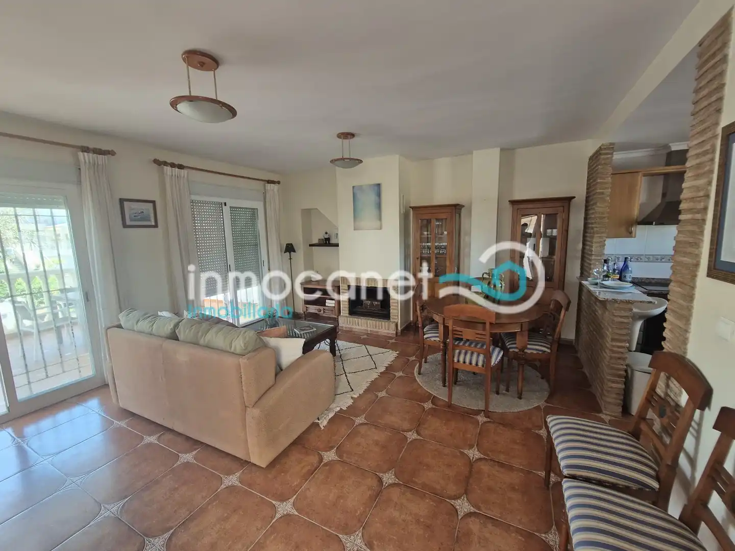 Sala d'estar de Casa adosada en venda en Oliva amb Jardí privat, Terrassa i Piscina
