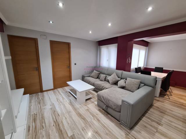 Piso en Alquiler en O Castro