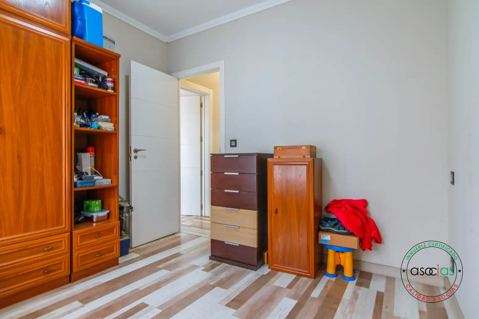 Dormitori de Pis en venda en Oviedo  amb Calefacció, Parquet i Traster