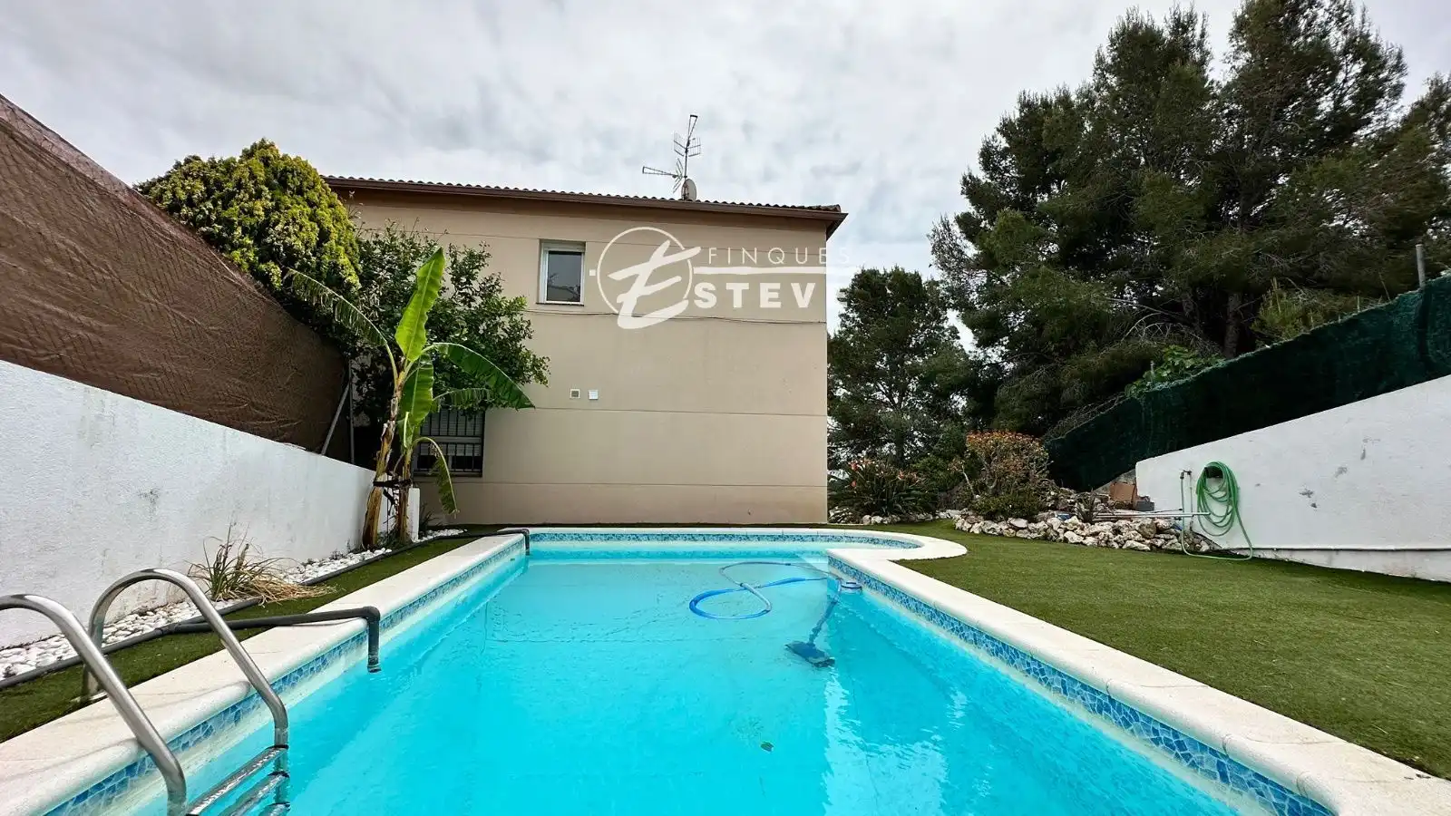 Piscina de Casa o xalet en venda en Calafell amb Aire condicionat, Jardí privat i Traster