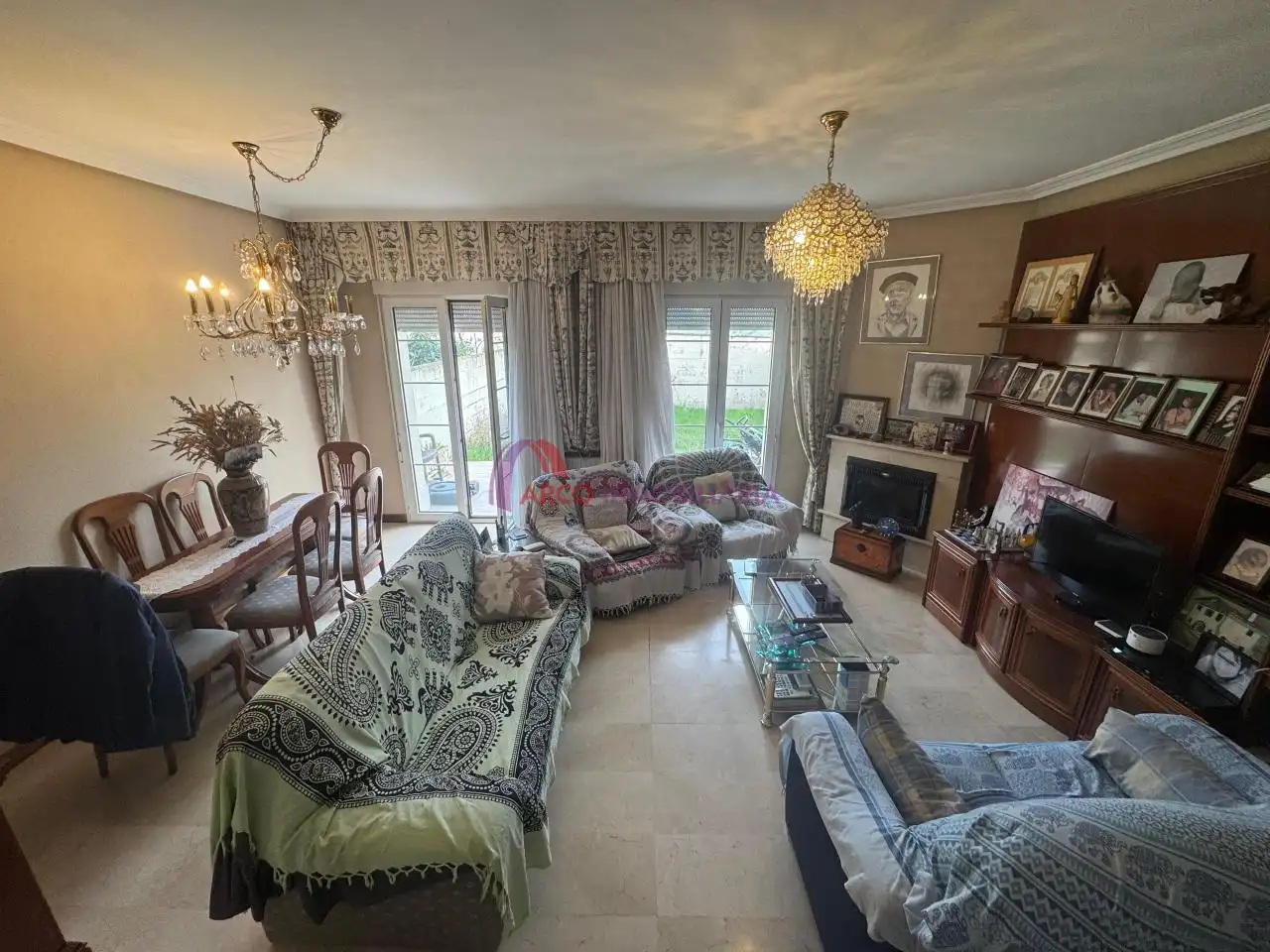 Sala de estar de Casa o chalet en venta en Alfoz de Quintanadueñas con Calefacción, Jardín privado y Amueblado