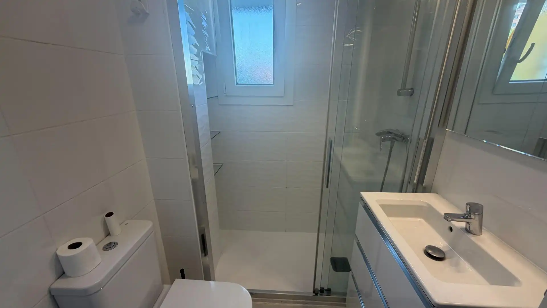 Badezimmer von Wohnung zur Miete in Madrid mit Klimaanlage, Heizung und Möbliert