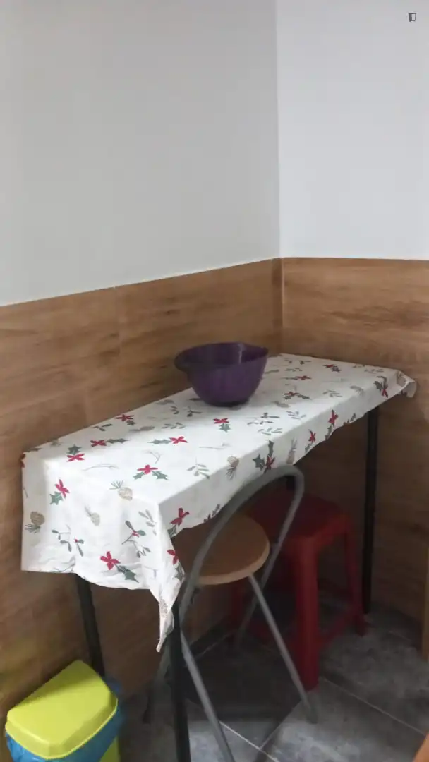 Cuina de Estudi de lloguer en L'Hospitalet de Llobregat amb Aire condicionat, Calefacció i Moblat