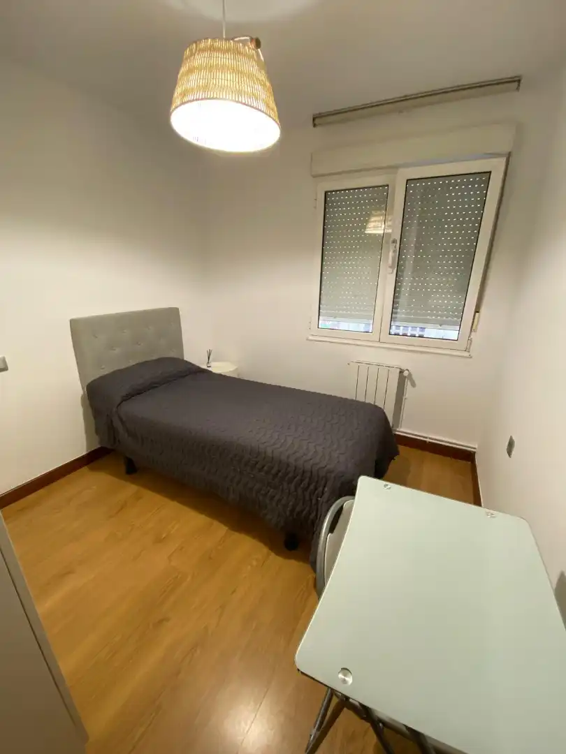 Schlafzimmer von Wohnung zur Miete in Gijón  mit Heizung, Parkett und Terrasse