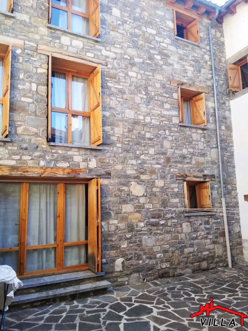Vista exterior de Casa o chalet en venta en Roncal / Erronkari con Calefacción