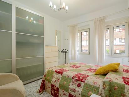 Schlafzimmer von Wohnung zum verkauf in Oviedo 