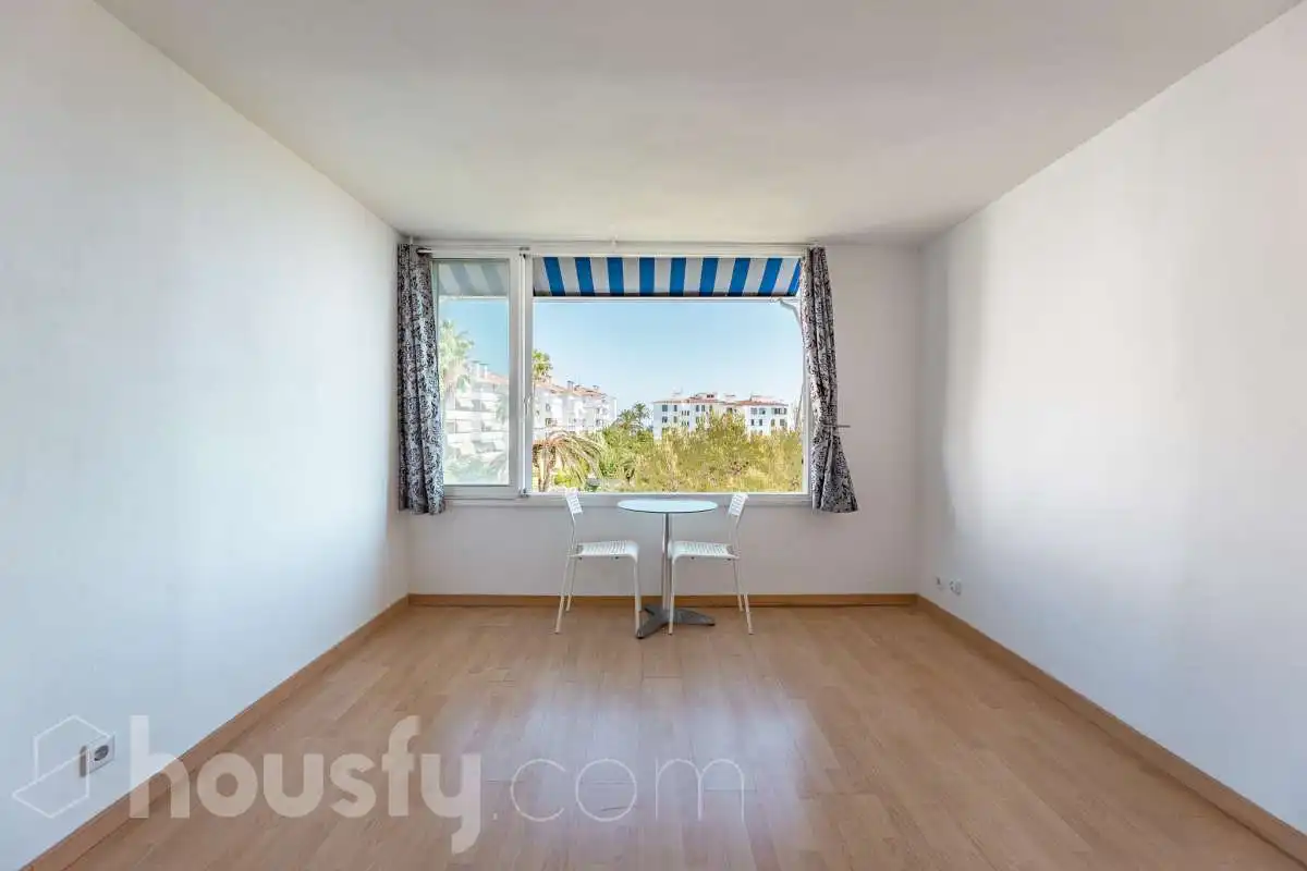 Dormitori de Pis en venda en Sitges amb Jardí privat, Parquet i Traster