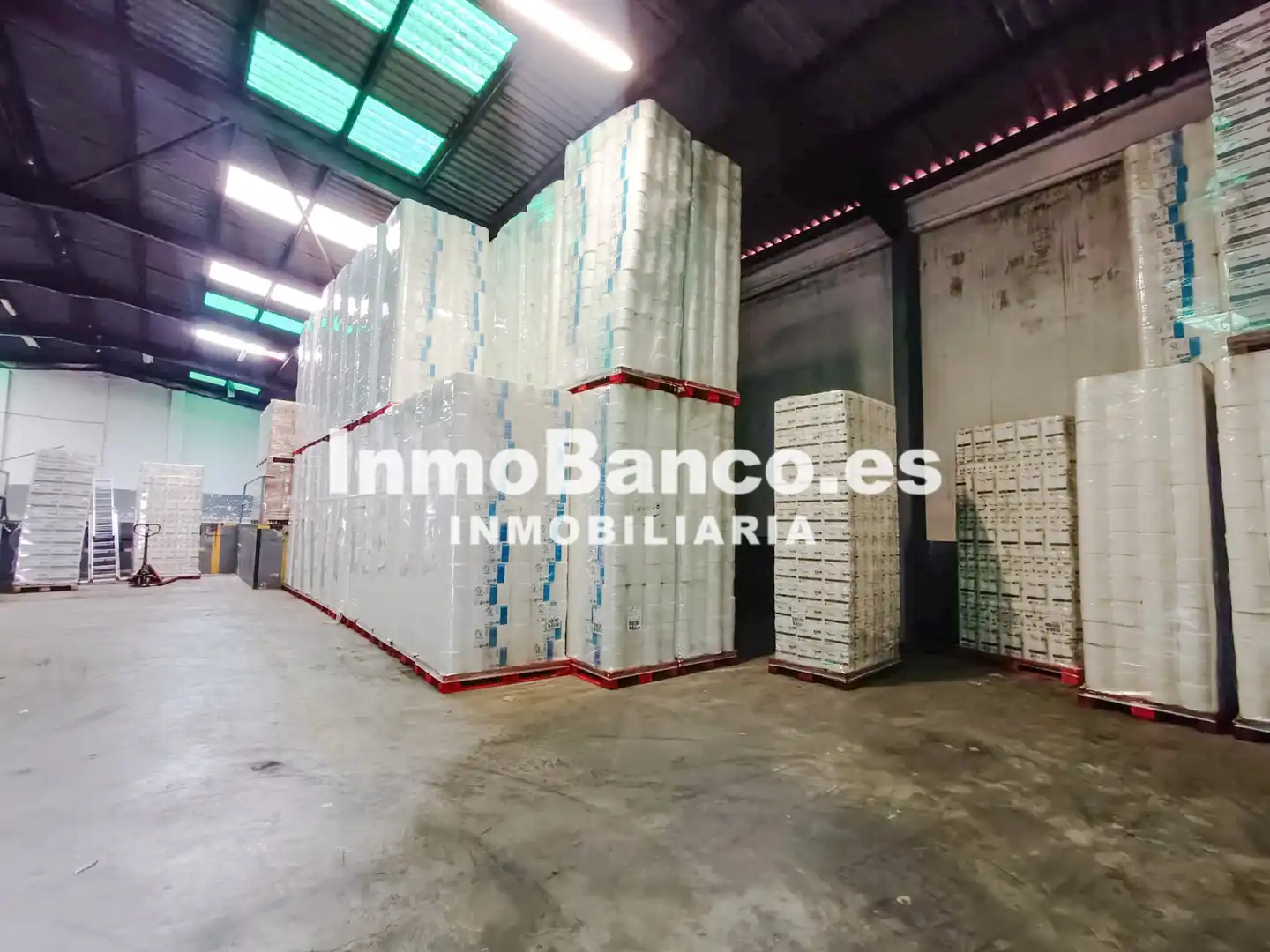Exterior view of Industrial buildings for sale in Quart de Poblet