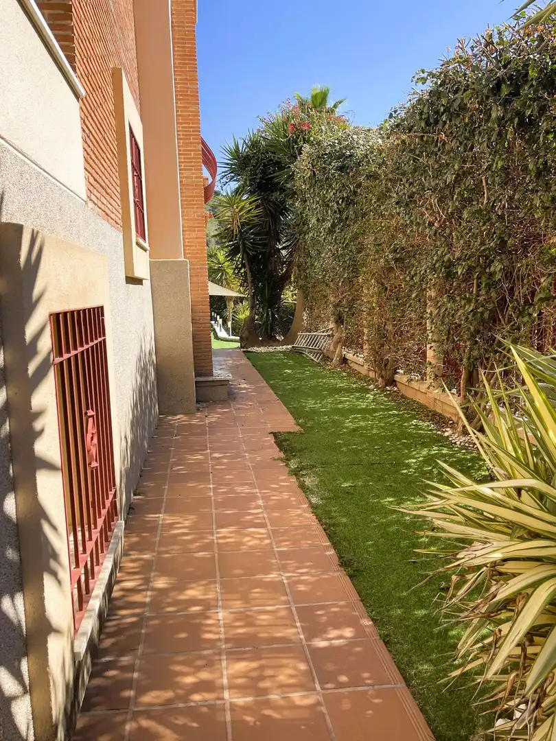 Garten von Einfamilien-Reihenhaus zum Verkauf in Mijas mit Klimaanlage, Heizung und Privatgarten