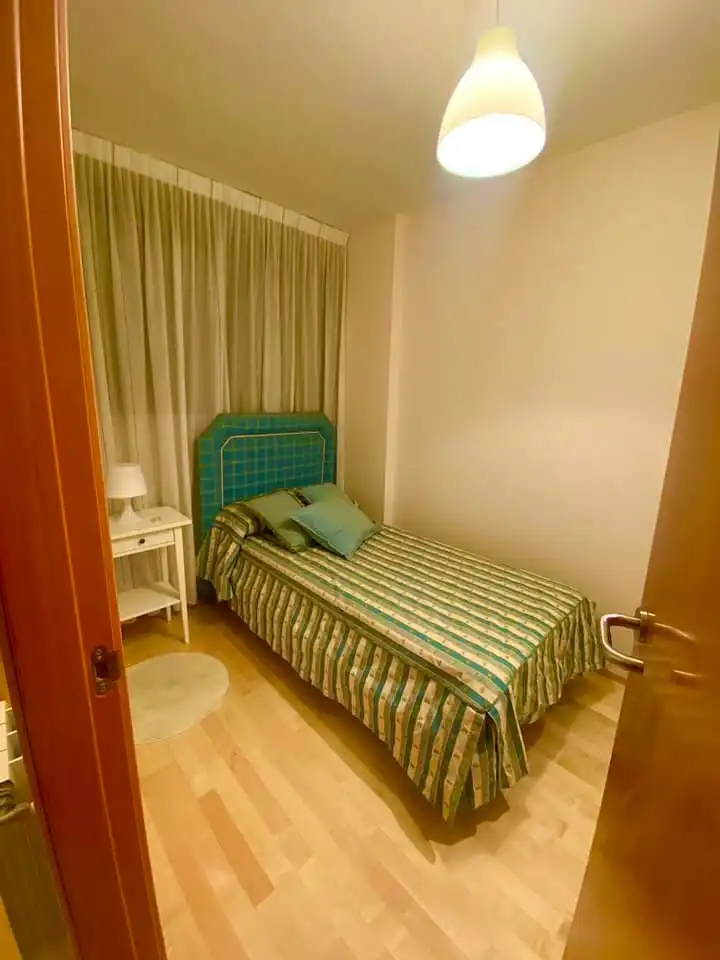 Dormitori de Pis en venda en Torrelavega  amb Calefacció, Parquet i Moblat