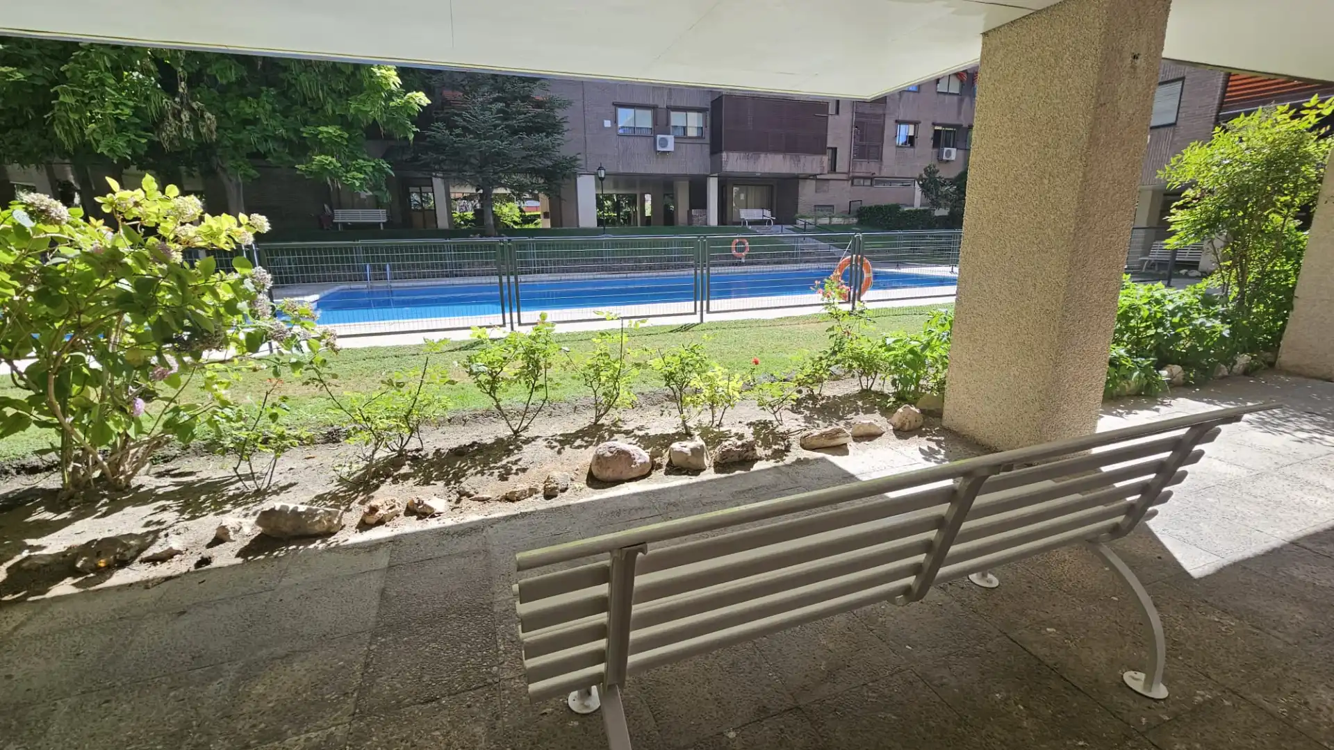 Schwimmbecken von Wohnung zum Verkauf in Madrid mit Klimaanlage, Heizung und Privatgarten