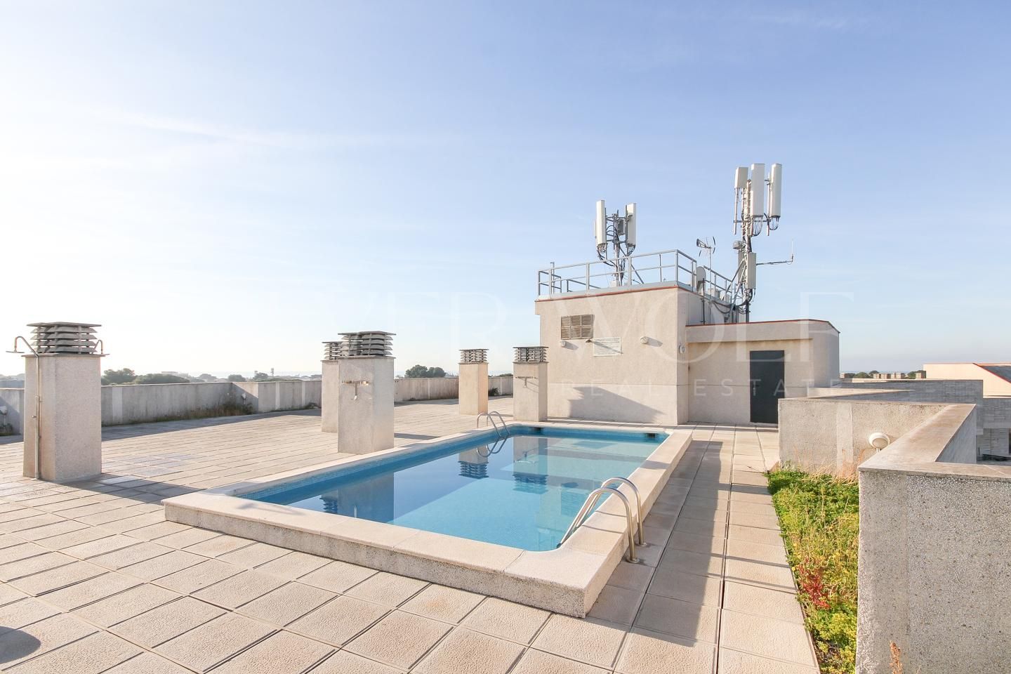 Swimming pool of Flat for sale in Castelldefels  with Air Conditioner, Heating and Terrace