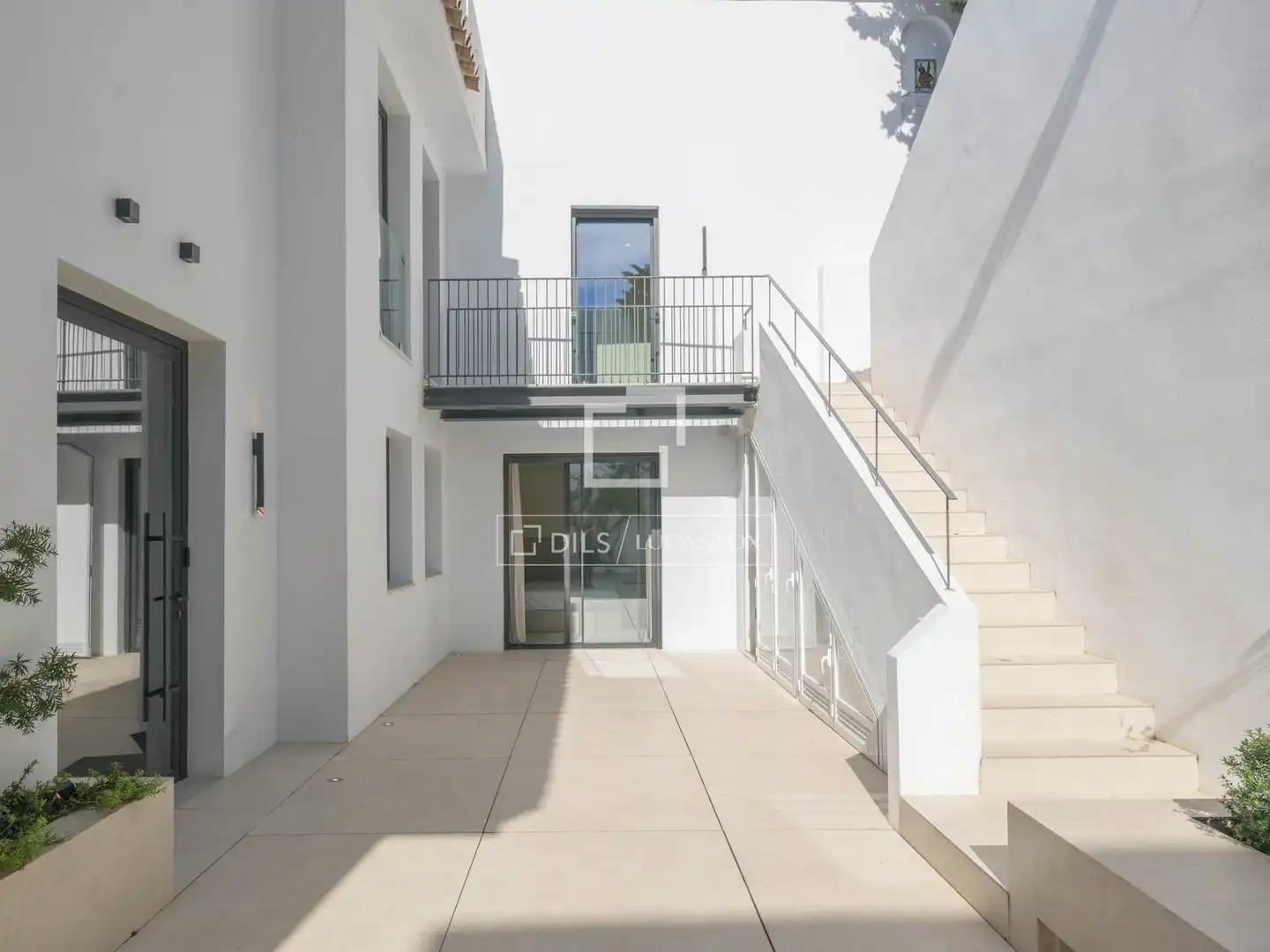 Vista exterior de Casa o xalet en venda en Málaga amb Aire condicionat, Jardí privat i Traster