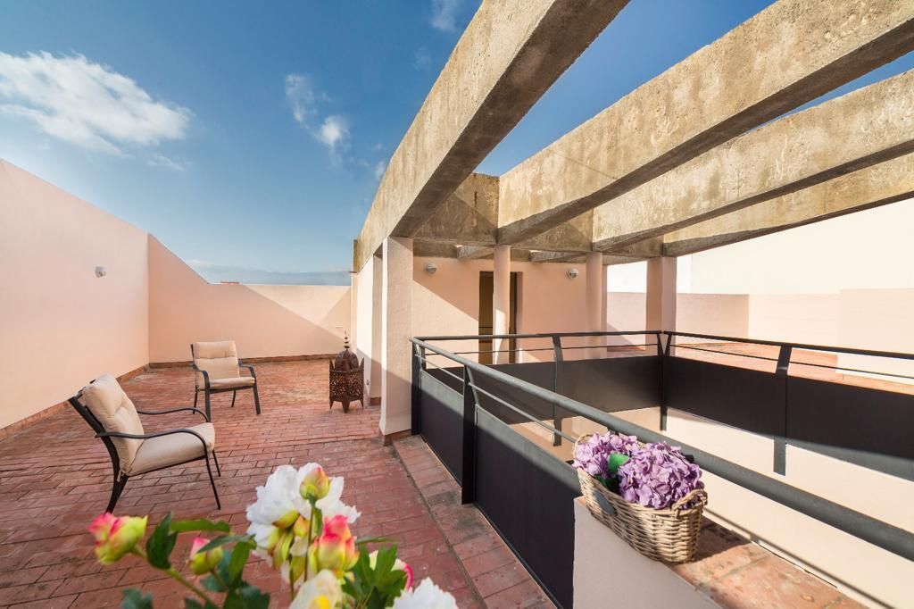 Terrace of House or chalet to rent in Algeciras  with Air Conditioner and Furnished