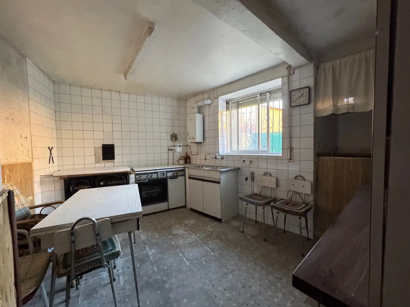 Kitchen of Country homes for sale in Adrada de Haza  with Private garden, Parquet flooring and Storage room