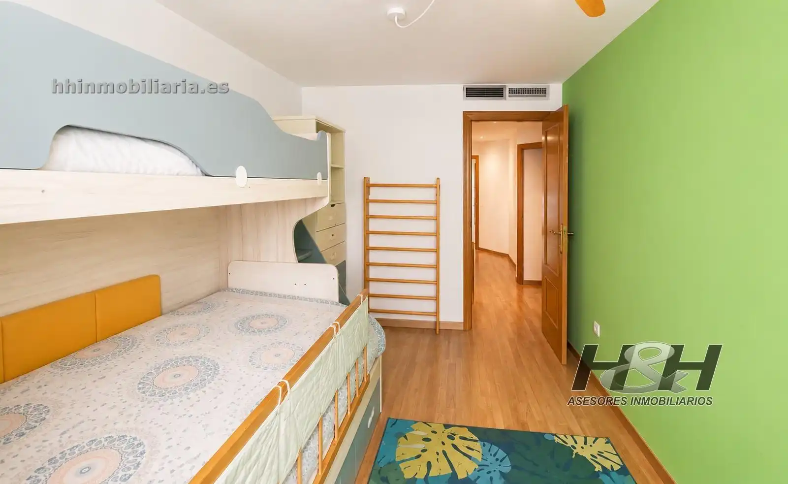 Habitación de Ático en venta en Burjassot con Aire acondicionado, Calefacción y Balcón
