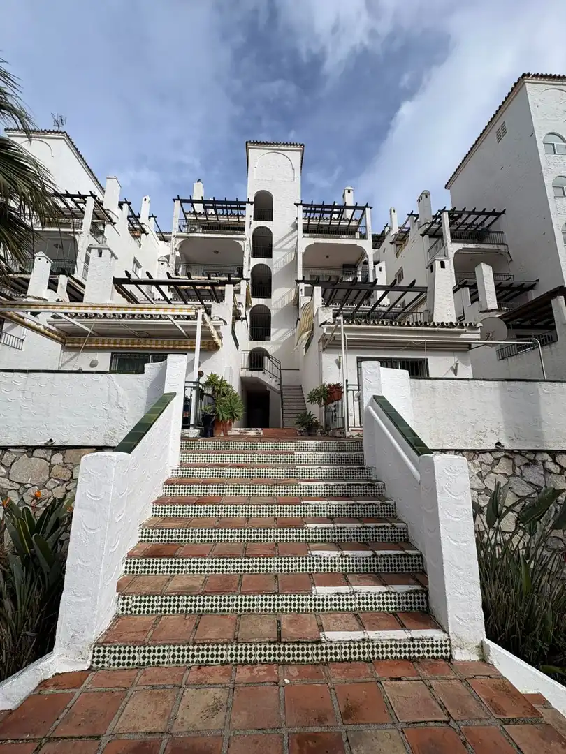 Vista exterior de Dúplex en venda en Mijas amb Calefacció, Terrassa i Piscina comunitària