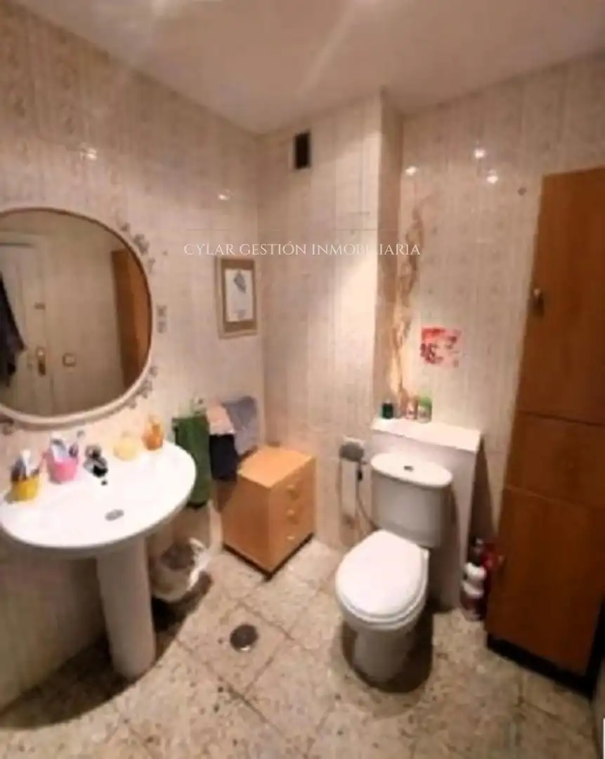 Bathroom of Flat for rent in Salamanca  with Heating, Terrace and Furnished