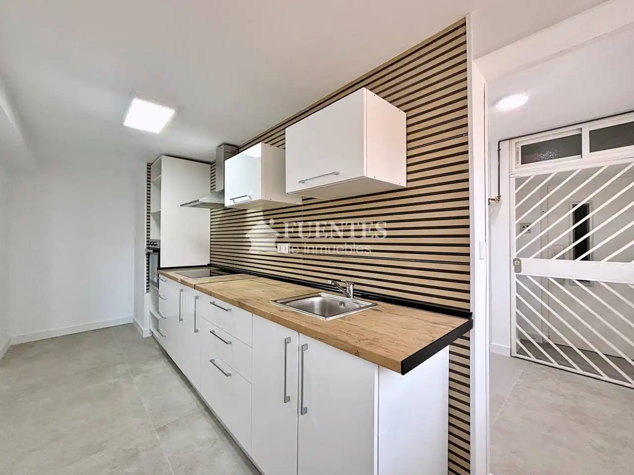 Cocina de Piso en venta en Alicante / Alacant con Trastero y Alarma