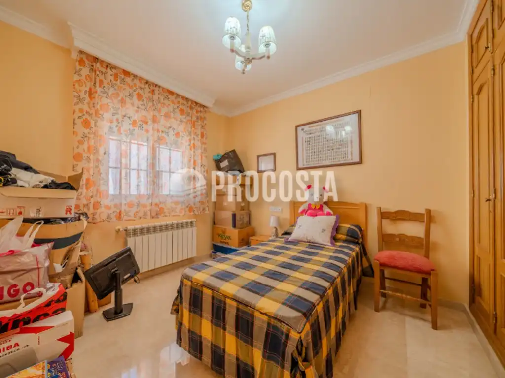 Dormitori de Casa o xalet en venda en Fuente Vaqueros amb Aire condicionat, Jardí privat i Terrassa