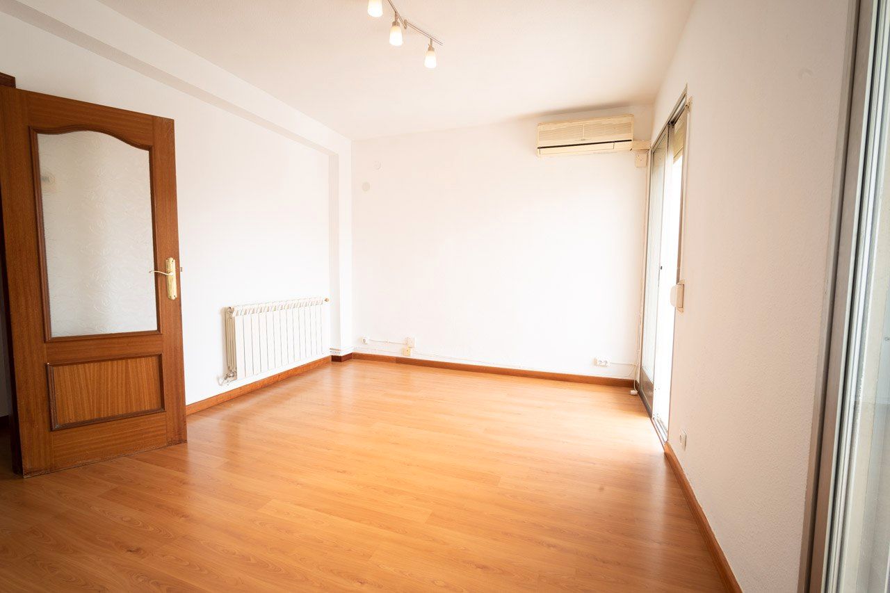 Living room of Flat for sale in  Madrid Capital  with Heating, Terrace and Storage room