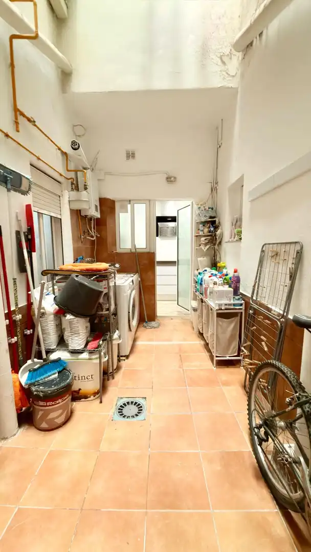 Cuina de Planta baixa en venda en Cornellà de Llobregat amb Aire condicionat i Terrassa