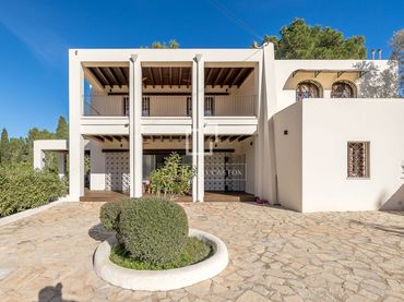 Villa con balcone in vendita a Can Furnet