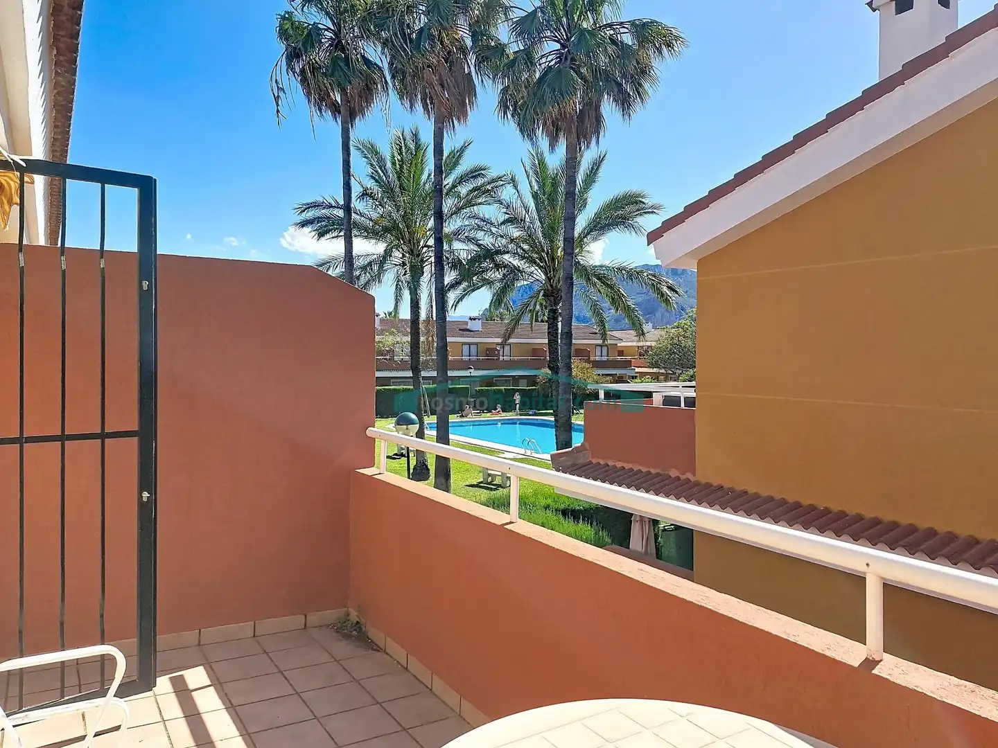 Vista exterior de Casa adosada en venda en Els Poblets amb Aire condicionat, Jardí privat i Terrassa