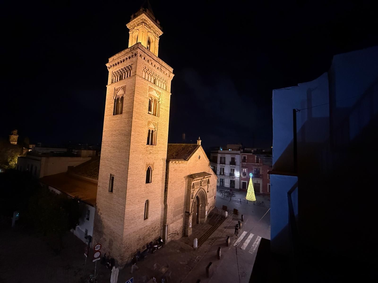 Exterior view of House or chalet for sale in  Sevilla Capital  with Air Conditioner, Terrace and Storage room