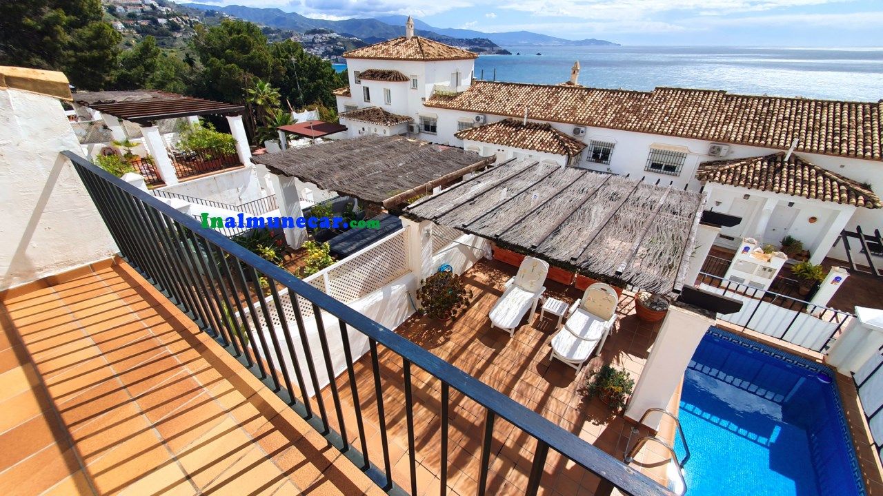 Exterior view of Single-family semi-detached for sale in Almuñécar  with Air Conditioner, Heating and Terrace