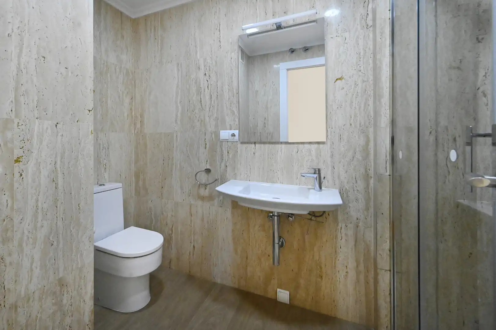 Flat for rent in Avenida Doctor Diego Madrazo, Valdenoja
