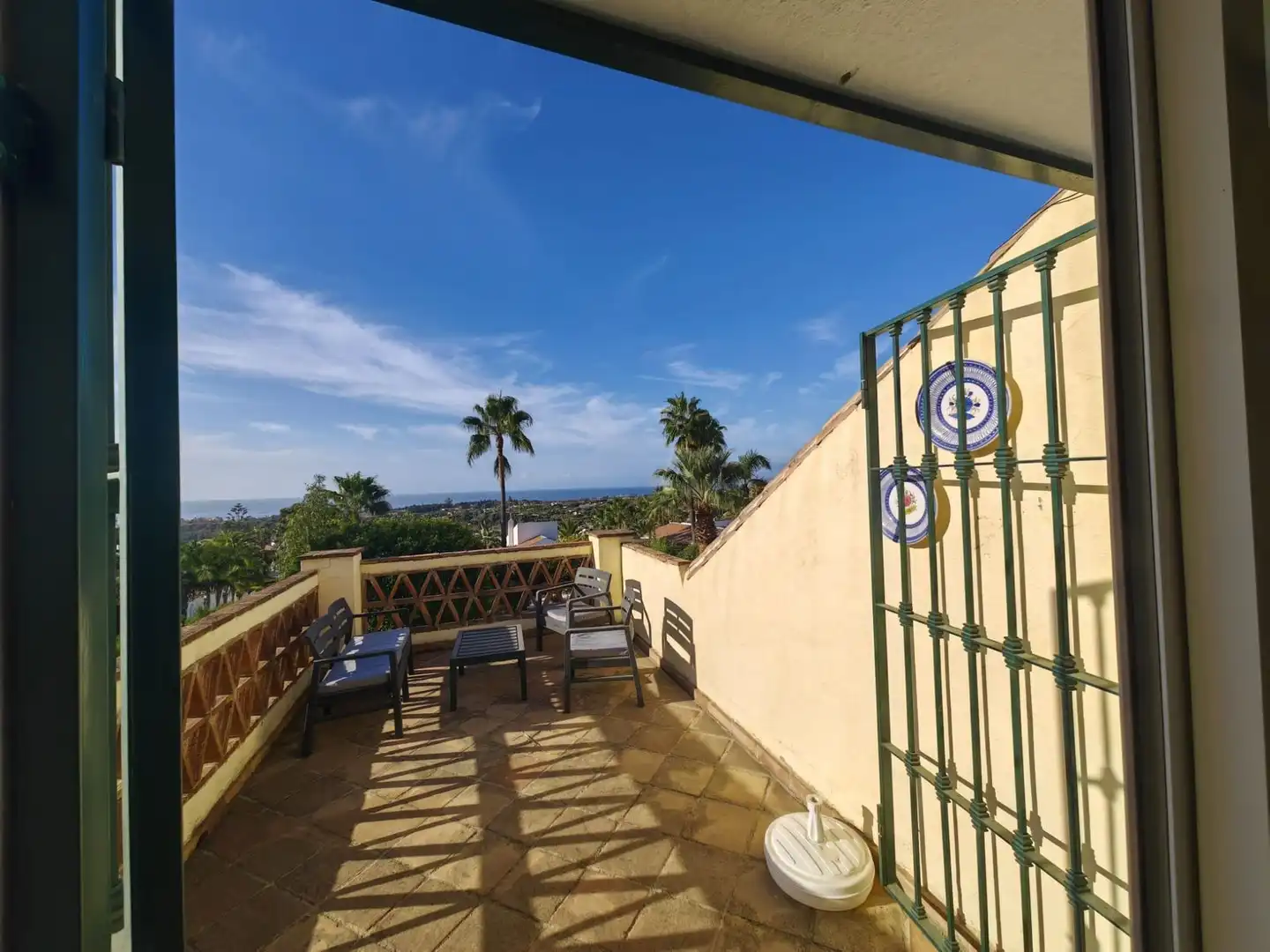 Terrassa de Casa o xalet en venda en Estepona amb Aire condicionat, Jardí privat i Terrassa