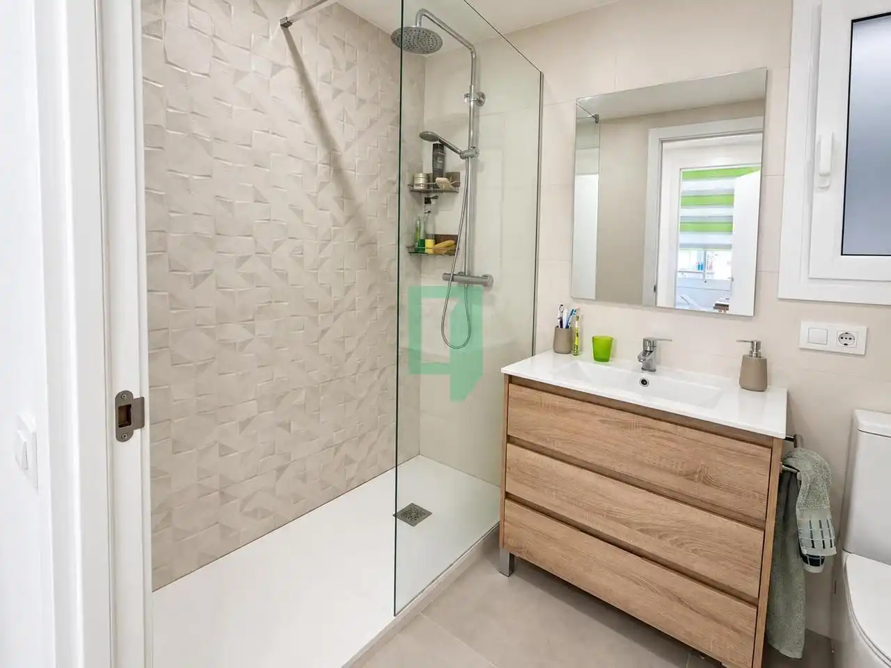 Baño de Piso en venta en Badalona con Aire acondicionado