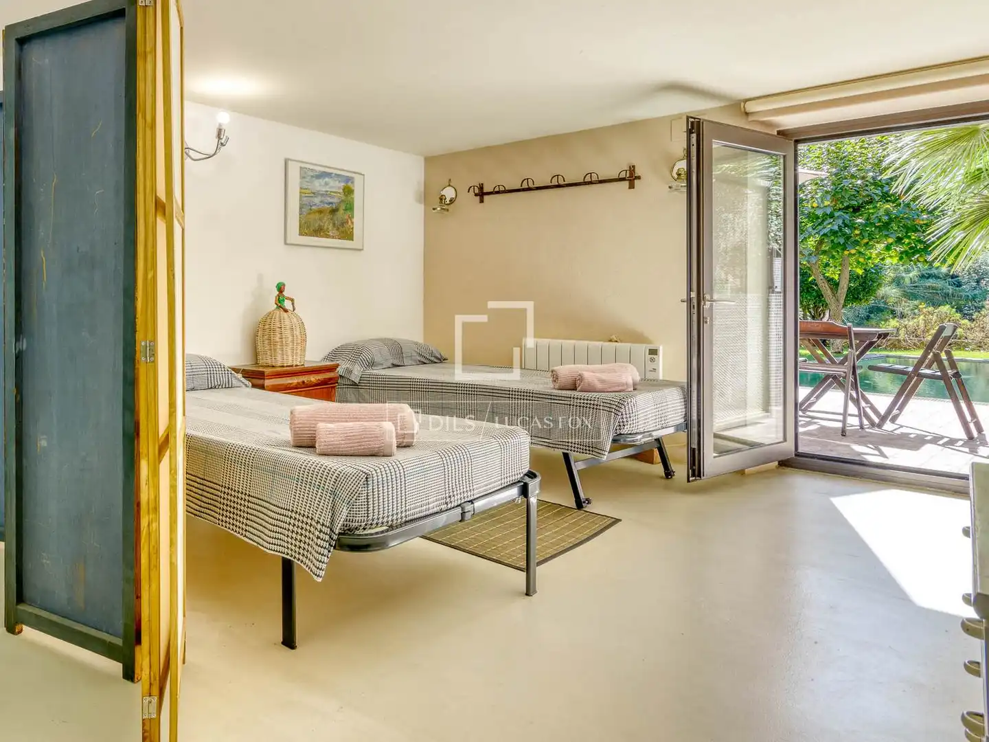 Habitación de Finca rústica en venta en Boadella i les Escaules con Calefacción, Jardín privado y Terraza