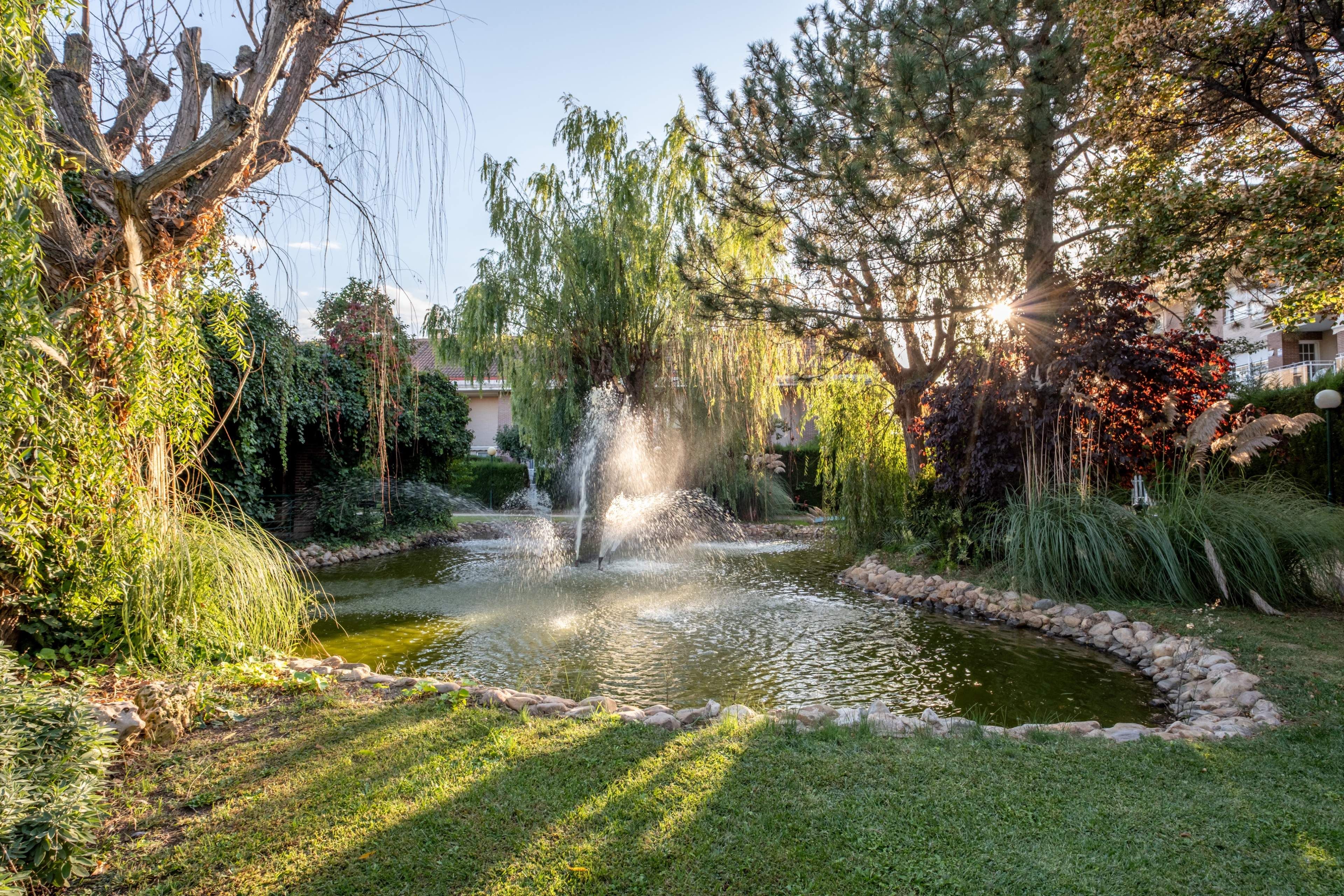 Jardín de Casa adosada en venta en  Zaragoza Capital con Aire acondicionado, Calefacción y Piscina comunitaria
