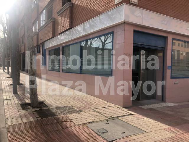 Local comercial en Alquiler en Calle Borneo en Rollo - Puente Ladrillo