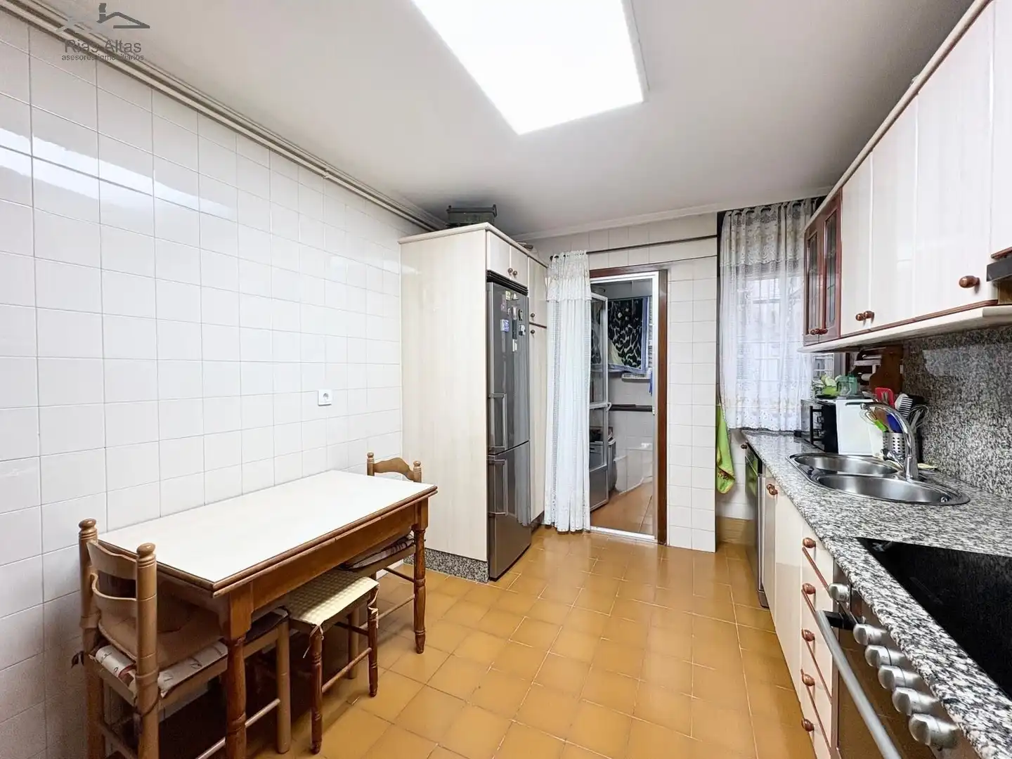 Cocina de Piso en venta en A Coruña Capital  con Calefacción, Jardín privado y Trastero