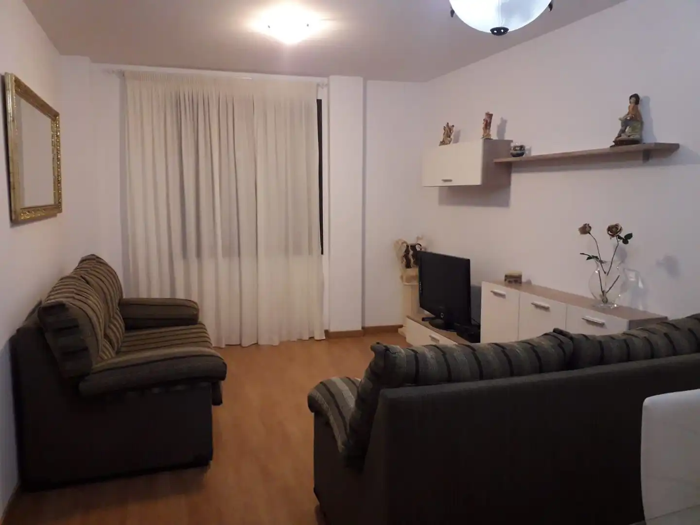 Wohnzimmer von Erdgeschoss zur Miete in Villarrobledo mit Heizung, Parkett und Abstellraum
