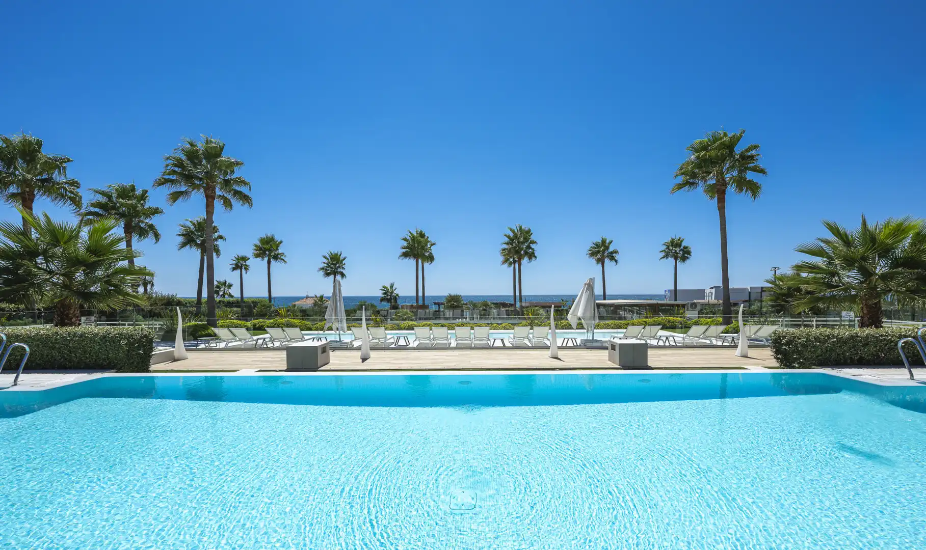 Piscina de Apartament en venda en Estepona amb Aire condicionat, Terrassa i Traster